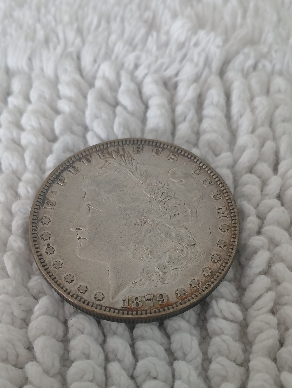 1879 ..%100 Real Dollar Coin.